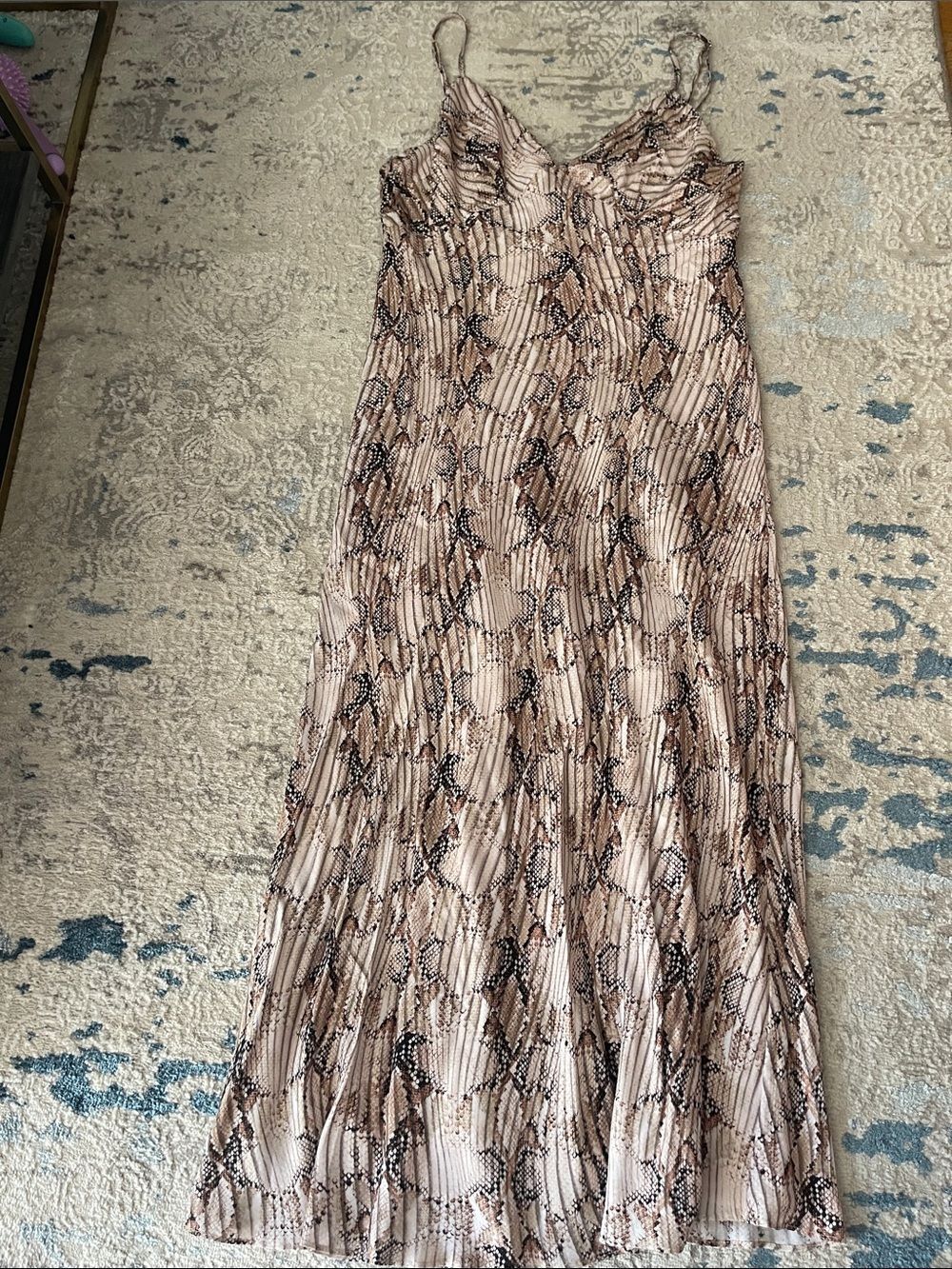Snake-PrintโPleated Maxi Skirt in Beige and Black